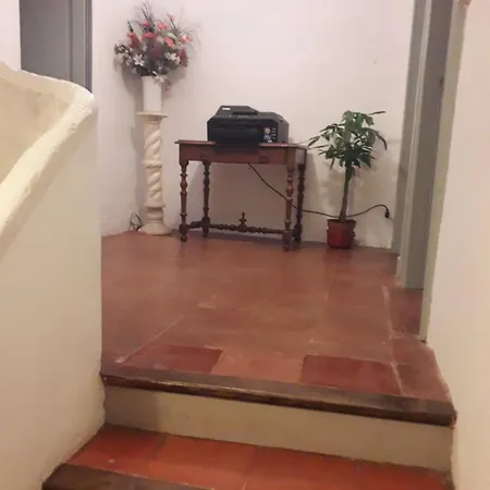 Сasa de vacaciones Maison Rose, centre Capestang, Canal du Midi 1 min, jardin privé ombragé, chambres climatisées