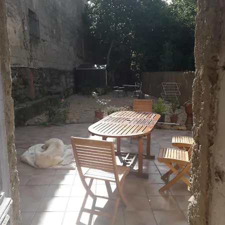 Maison Rose, centre Capestang, Canal du Midi 1 min, jardin privé ombragé, chambres climatisées Сasa de vacaciones *
