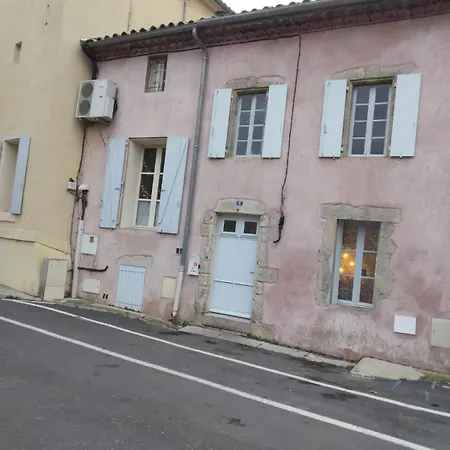 Maison Rose, centre Capestang, Canal du Midi 1 min, jardin privé ombragé, chambres climatisées * Capestang