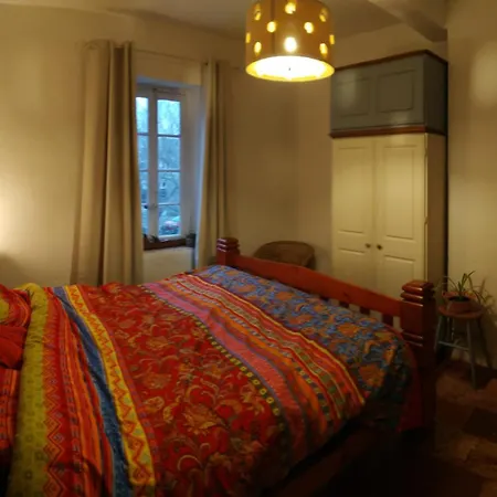 Maison Rose, centre Capestang, Canal du Midi 1 min, jardin privé ombragé, chambres climatisées Сasa de vacaciones
