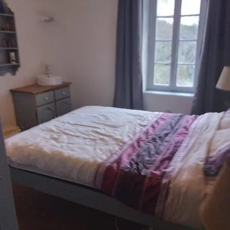 Сasa de vacaciones Maison Rose, centre Capestang, Canal du Midi 1 min, jardin privé ombragé, chambres climatisées Capestang