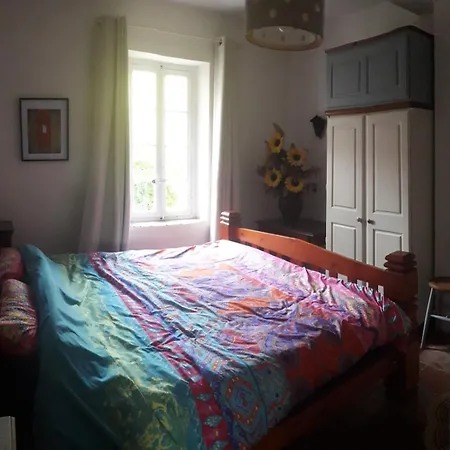 Maison Rose, centre Capestang, Canal du Midi 1 min, jardin privé ombragé, chambres climatisées * Capestang