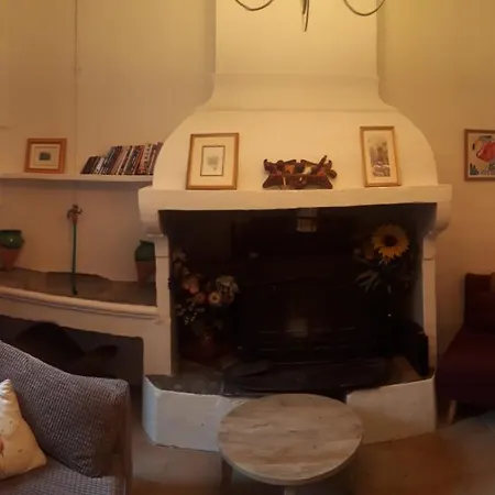 Maison Rose, centre Capestang, Canal du Midi 1 min, jardin privé ombragé, chambres climatisées Сasa de vacaciones Capestang