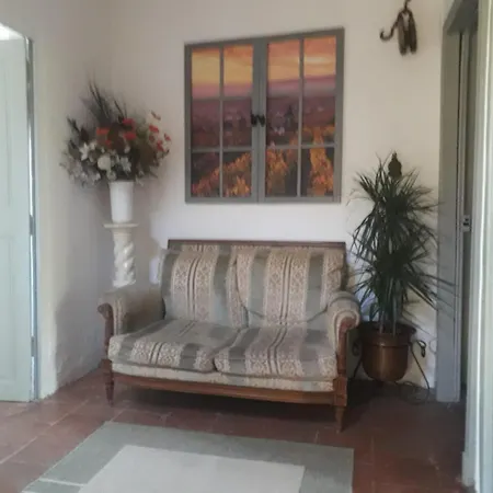 Maison Rose, centre Capestang, Canal du Midi 1 min, jardin privé ombragé, chambres climatisées *