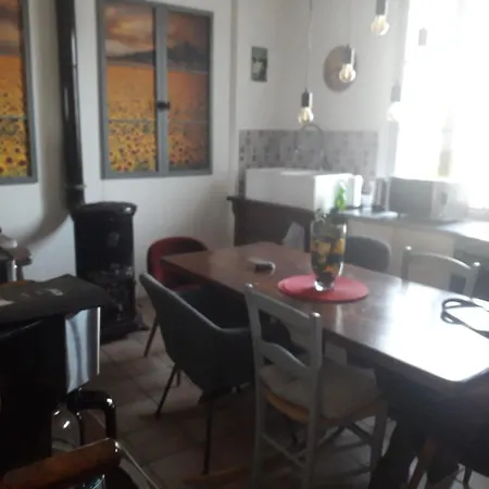 Maison Rose, centre Capestang, Canal du Midi 1 min, jardin privé ombragé, chambres climatisées Сasa de vacaciones *